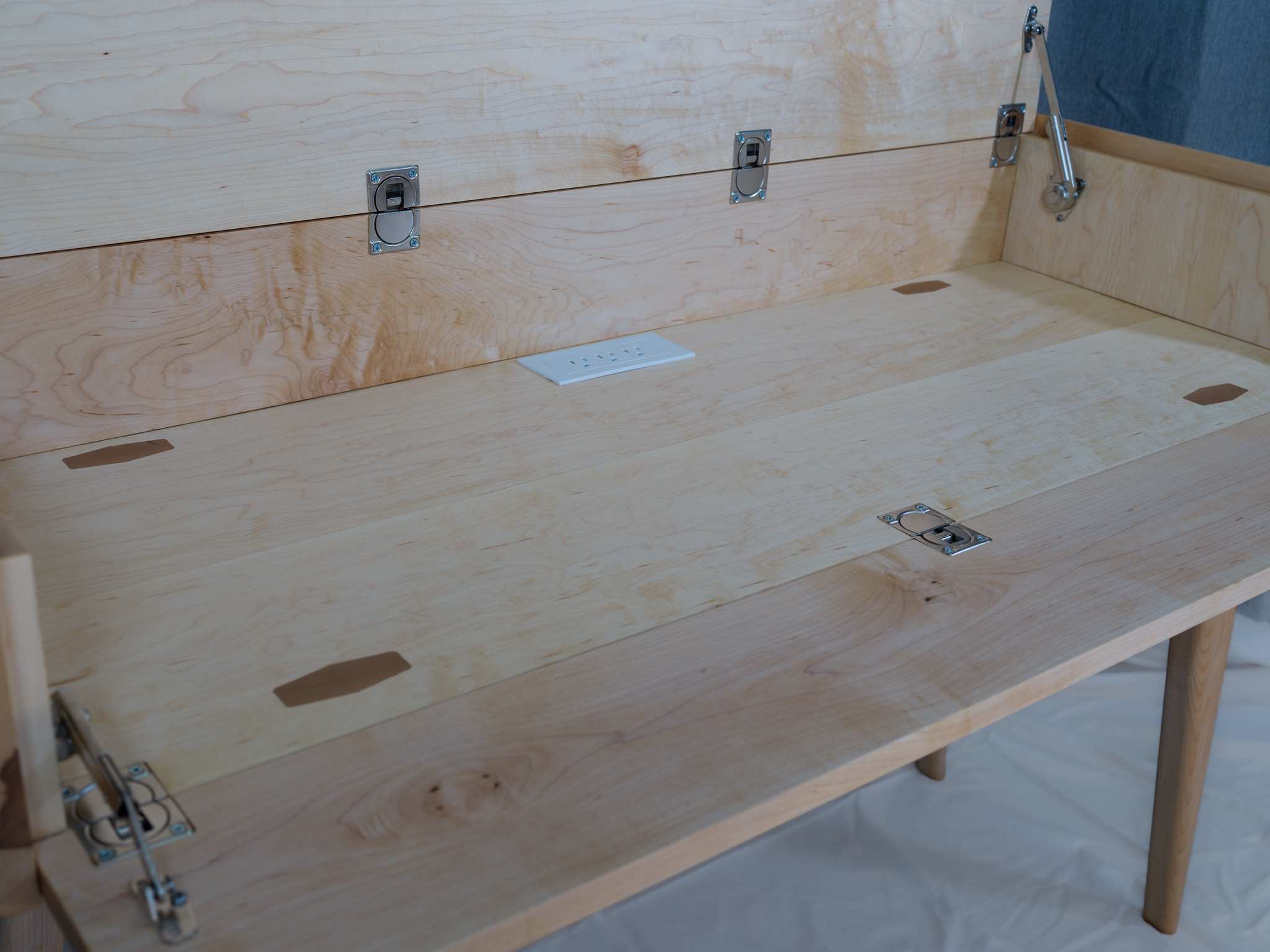 Console (open, detail)