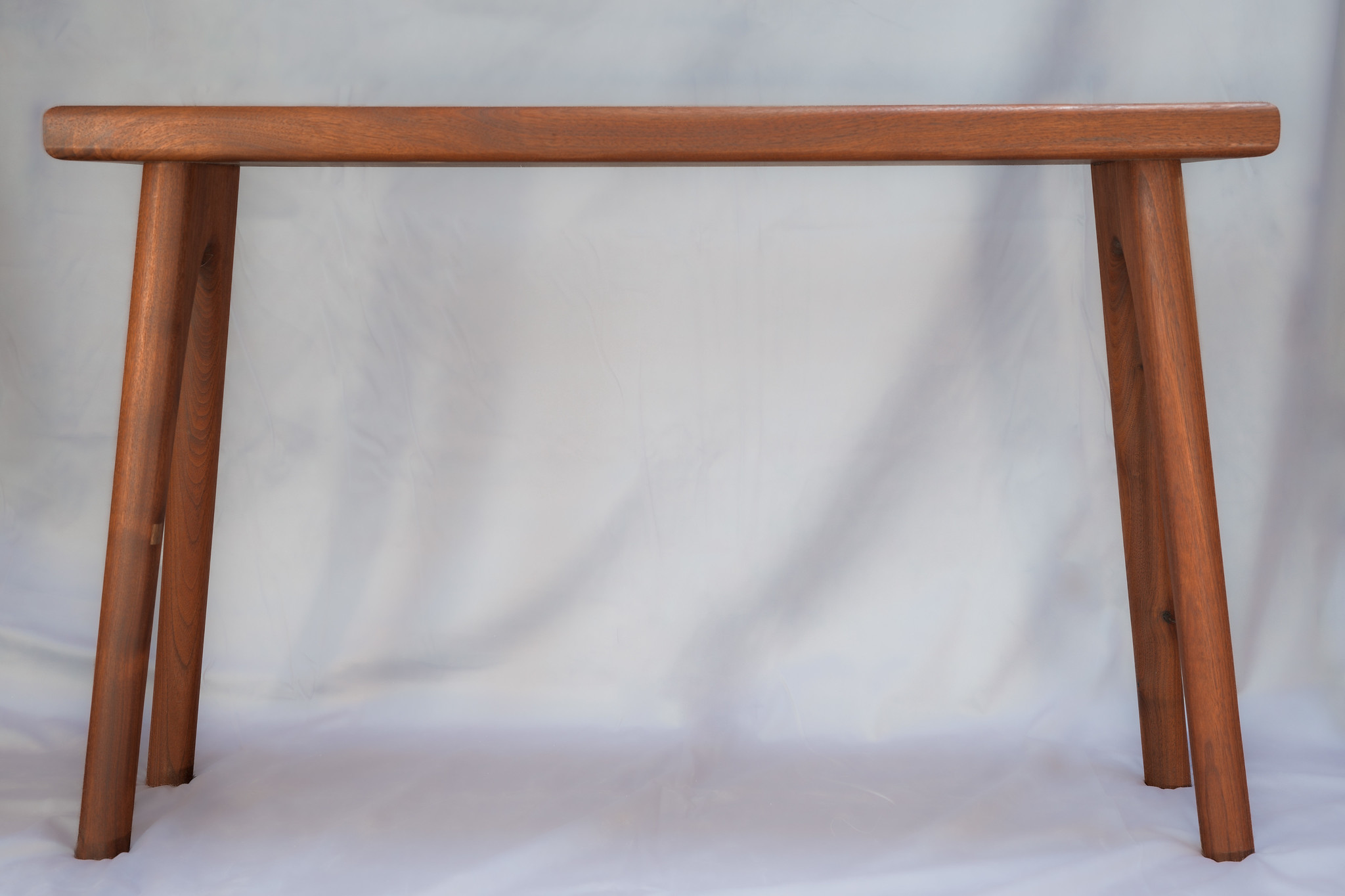 When I was test-fitting the raw pieces of wood, Keith liked the slight angle the legs made, so I took that inspiration to angle the legs at approximately 7º.